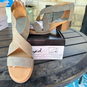 Wuoid Doria Kaaki Suede cross my heart strappy